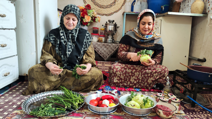طرز تهیه دلمه آذربایجانی | دلمه خوشمزه در روستا | کلم