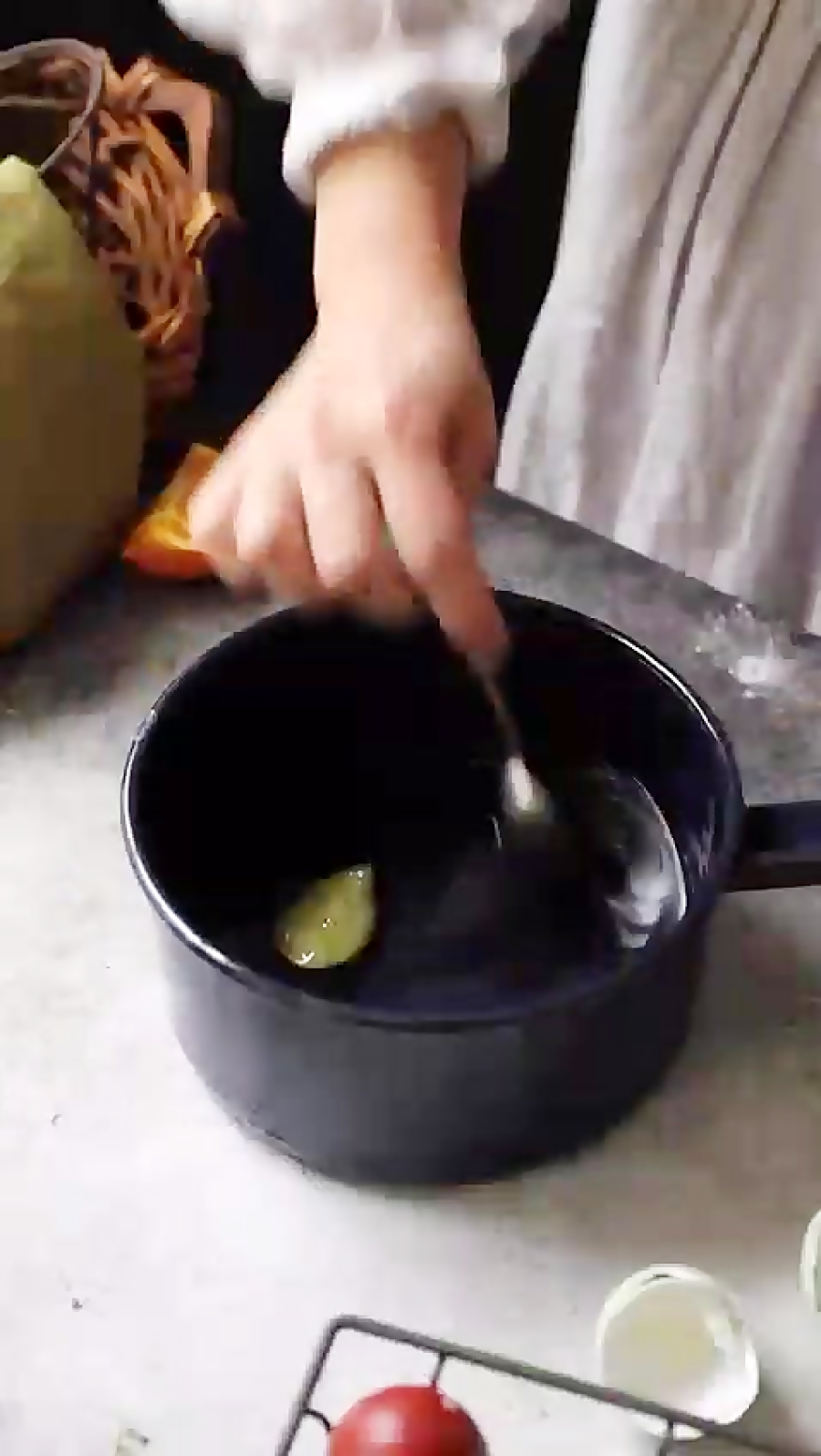 طرز تهیه بامیه کریسپی به همراه رسپی شربت بار|آشپزی به سبک ۱۹۹۰ میلادی...|