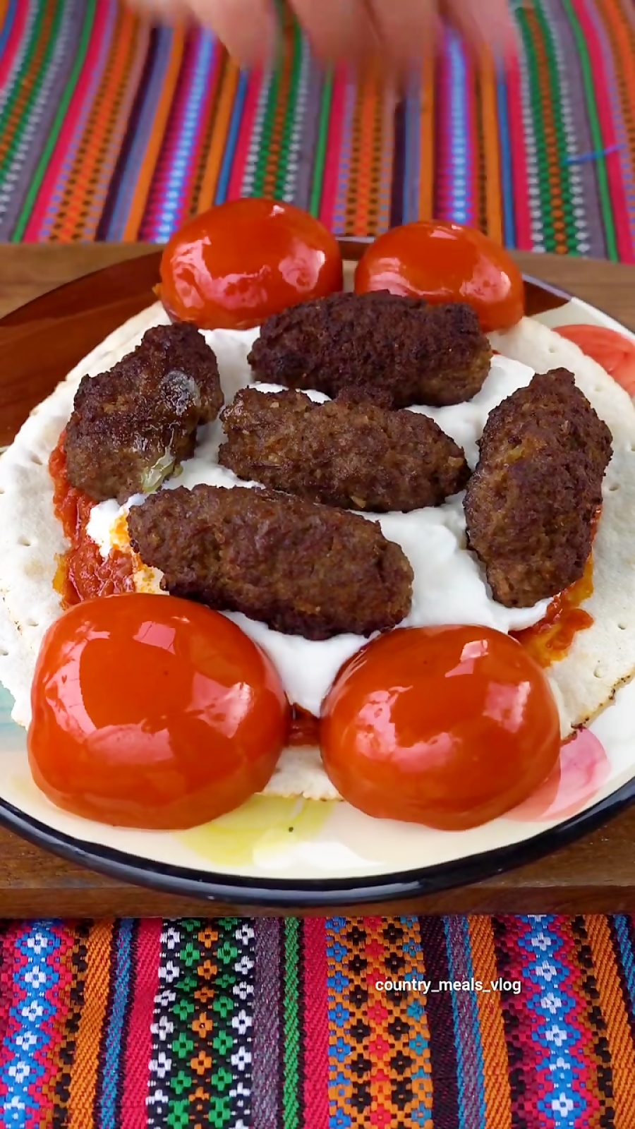 - "مانیست کباب؛ تجربه‌ای بی‌نظیر از آشپزی سنتی با چاشنی عشق! ️