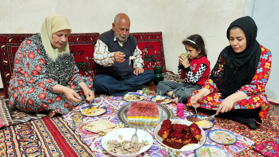 طرز تهیه آلبالو پلو شیرازی خوشمزه و مجلسی با گوشت مرغ
