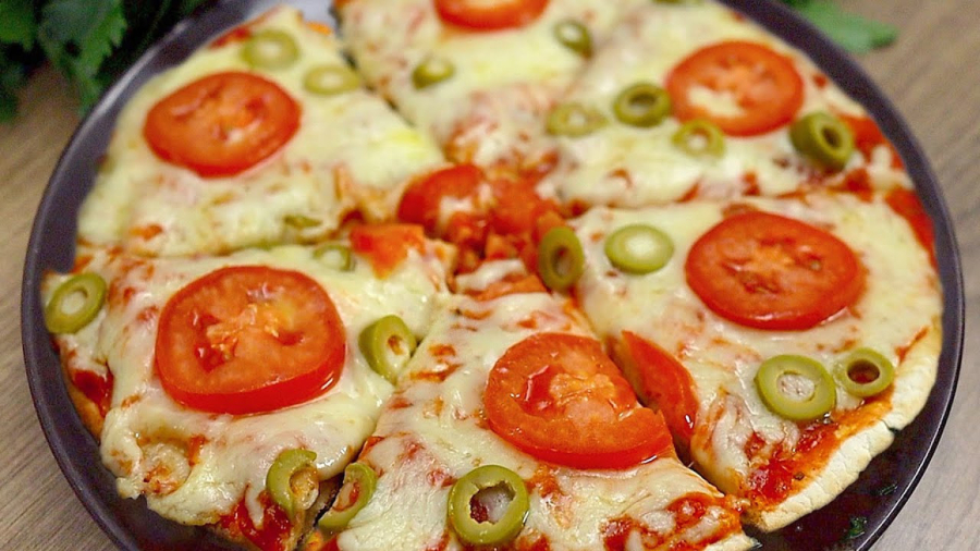 طرز تهیه پیتزا فوری در ماهیتابه فقط در ۵ دقیقه؛ بدون نیاز به فر :: آموزش آشپزی