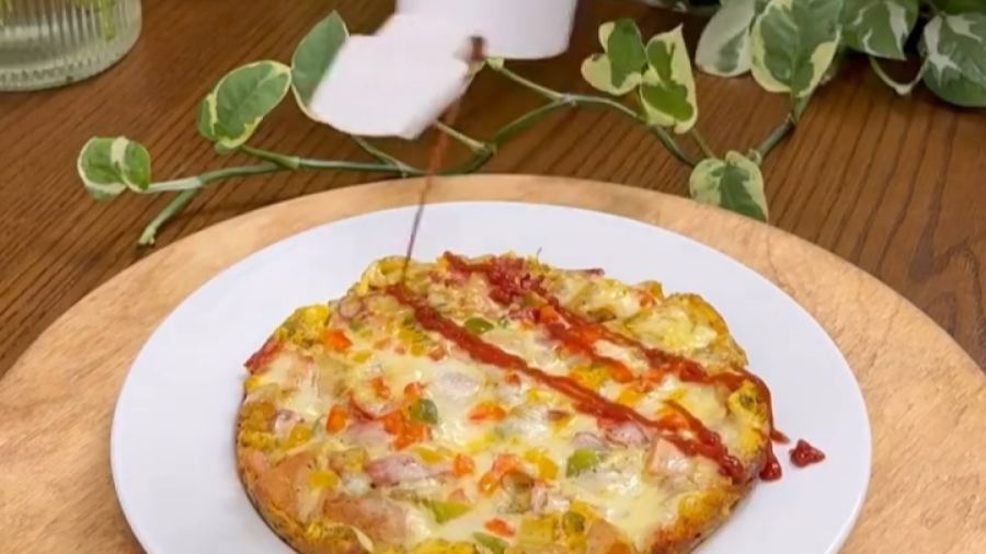 طرز تهیه پیتزا تخم‌مرغی ساده و سریع | پیتزای خانگی خوشمزه برای دو نفر