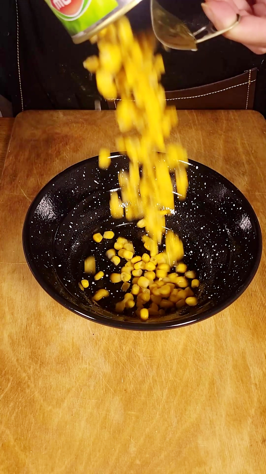 طرز تهیه اسنک ذرت و پپرونی | آموزش ساده یک میان‌وعده خوشمزه و سریع در خانه