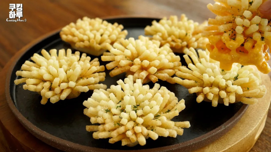 سیب زمینی سرخ شده فوق العاده ترد بدون آرد سوخاری | با سس سیر و پنیر خوشمزه