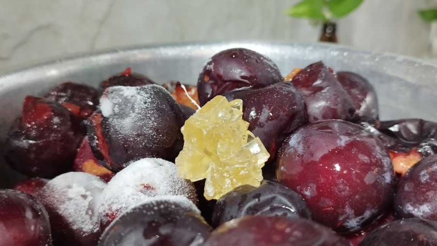 طرز تهیه لواشک خانگی با طعم ترش شیرین ملس