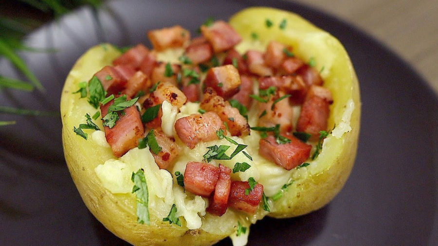 سیب زمینی تنوری با بیکن | دستور غذای ساده و خوشمزه که همه عاشقش میشن!