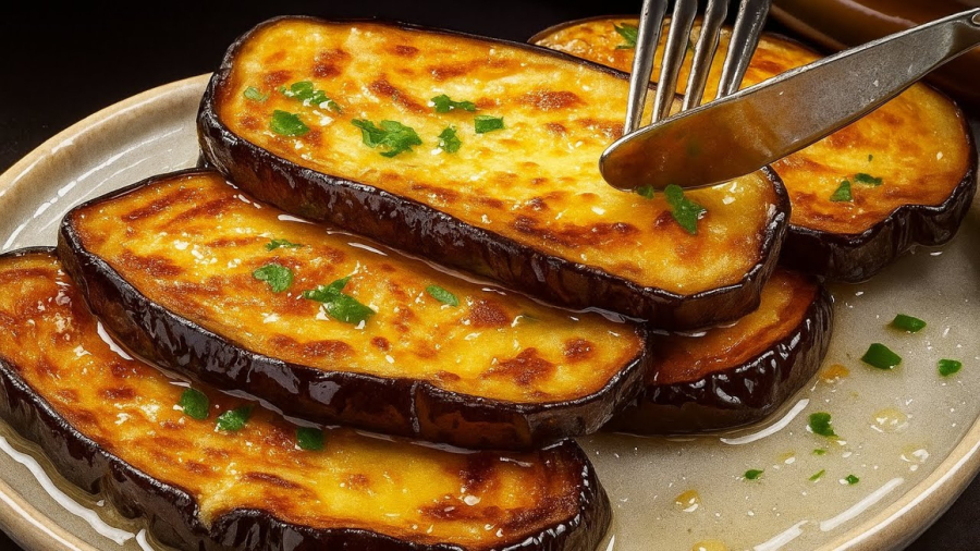 شام سریع و خوشمزه! / بادمجان و پنیر / غذایی که همه را دیوانه میکند!